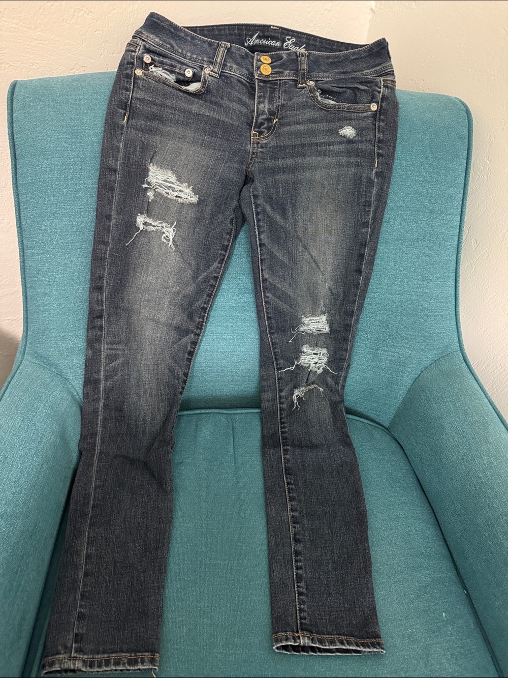 American Eagle Outfitters dark Distressed Skinny Jeans size 2
